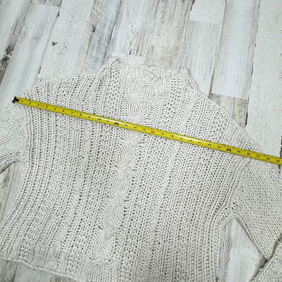 Free People distressed chunky comfy cream Cable Favorite Sweater size medium - Picture 12 of 12